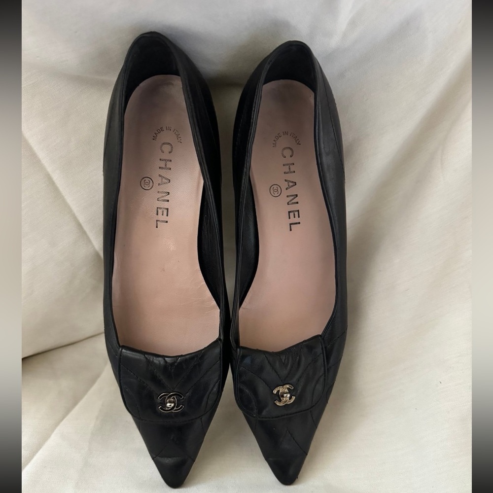 Size 38 1/2 Vintage Chanel Pointy Toe Flats